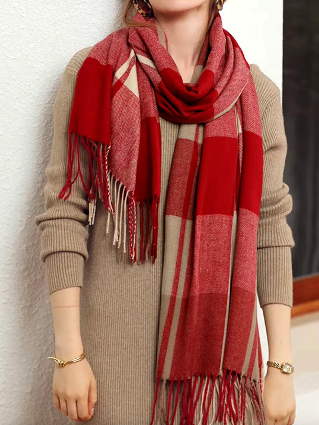 Bufanda femenina de cuadros, cálida y elegante, accesorio imprescindible para el invierno y otoño.