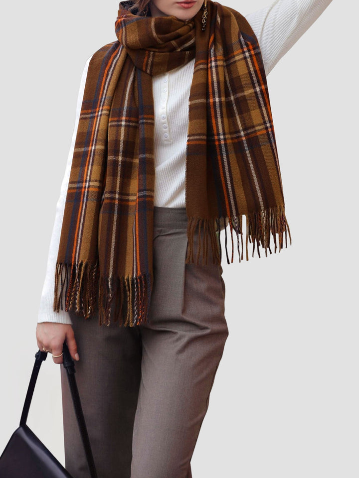 Bufanda de cuadros para mujer con flecos decorativos, accesorio cálido y de moda para invierno y otoño.