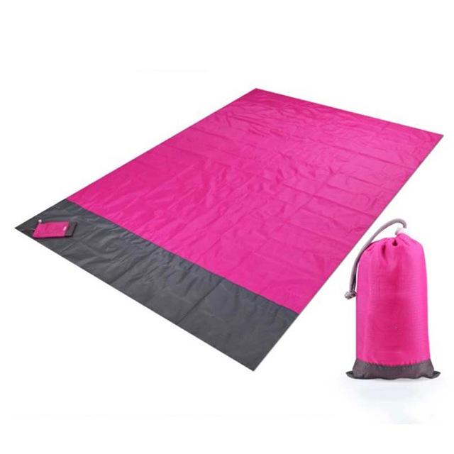 Manta antiarena transpirable y resistente para playa, picnic o camping. Accesorio de aventura.