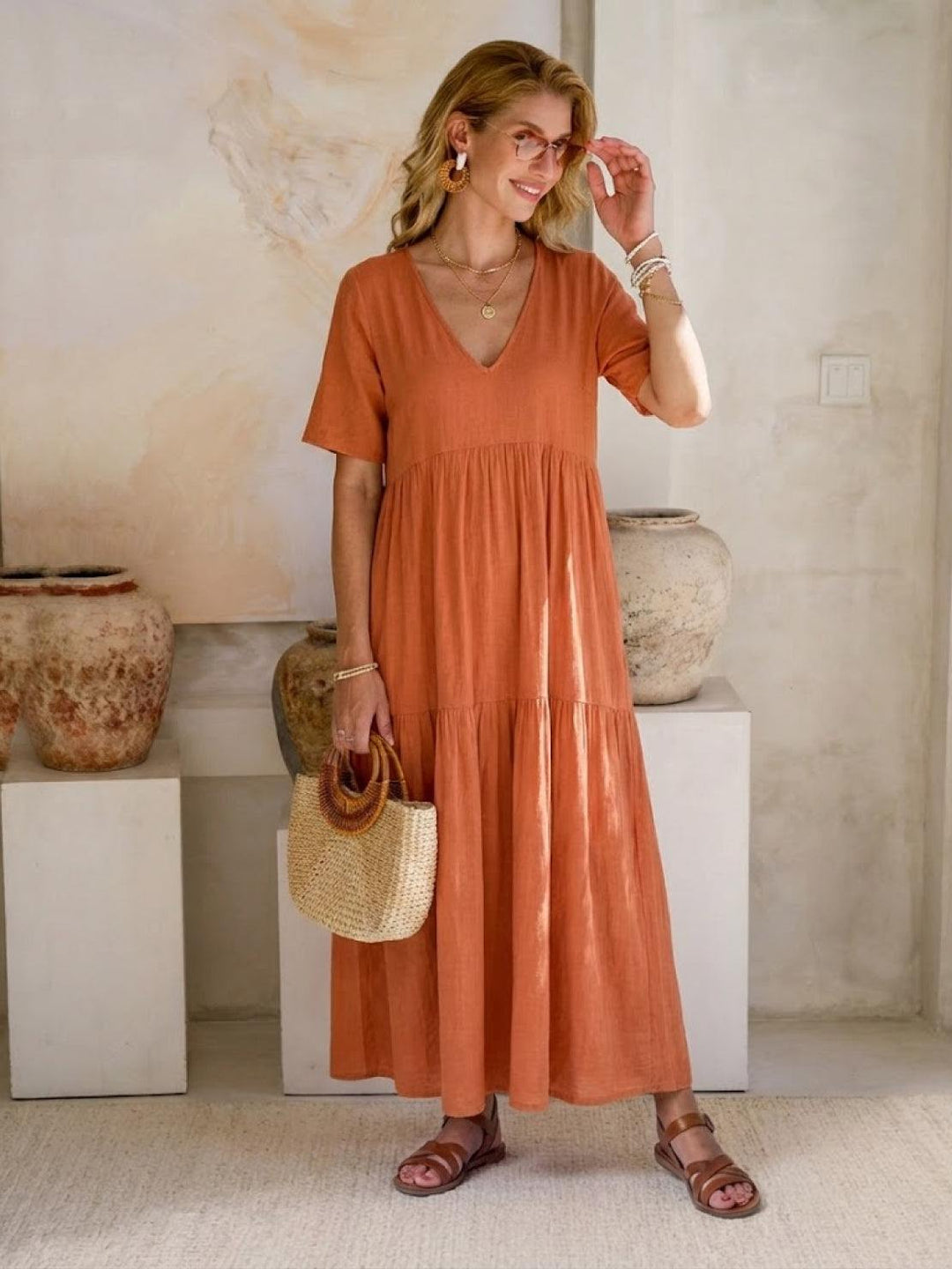 Estiloso vestido maxi fluido para mujer, escote V, estilo bohemio, para verano o playa.