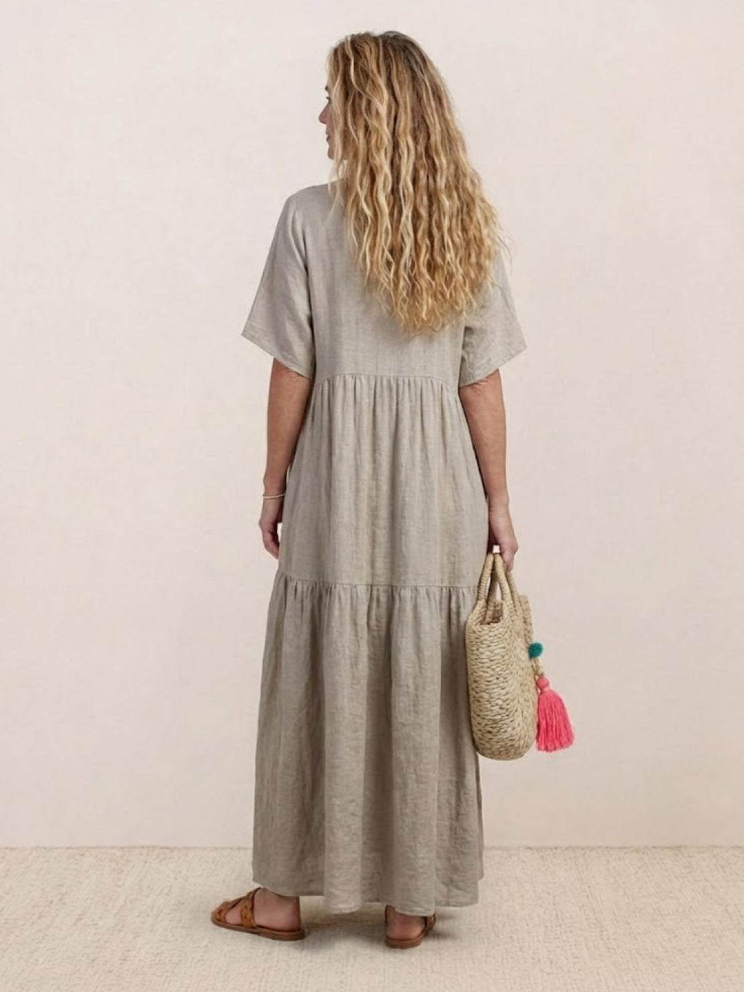 Vestido de mujer con escote V, maxi y de estilo bohemio, fresco y cómodo para la playa.