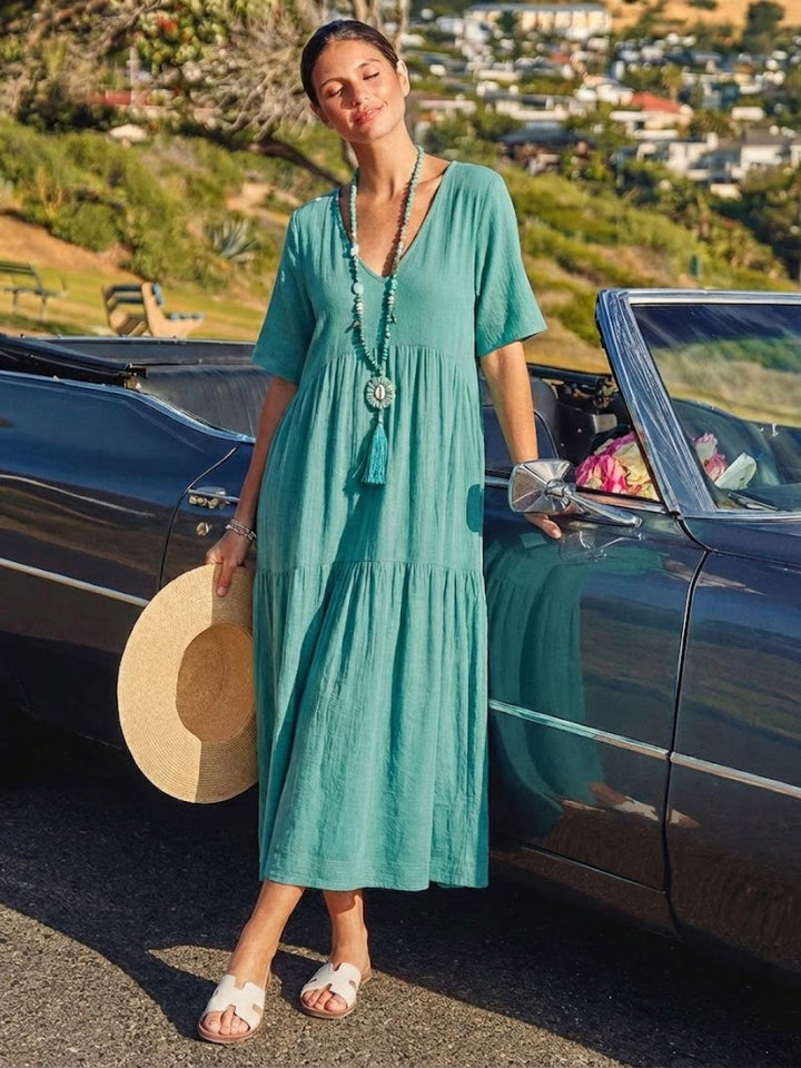 Elegante vestido maxi para mujer, fluido, escote V, estilo bohemio, para una salida casual.