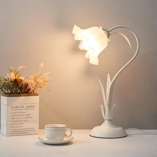 Lámpara de mesa floral rosa, estilo nostálgico con brazo ajustable, para tu salón.