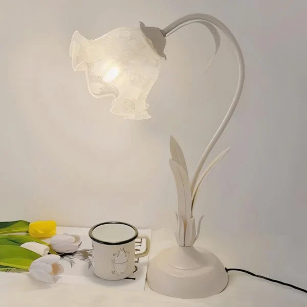 Iluminación ajustable: Lámpara de mesa floral rosa vintage, para un ambiente acogedor.