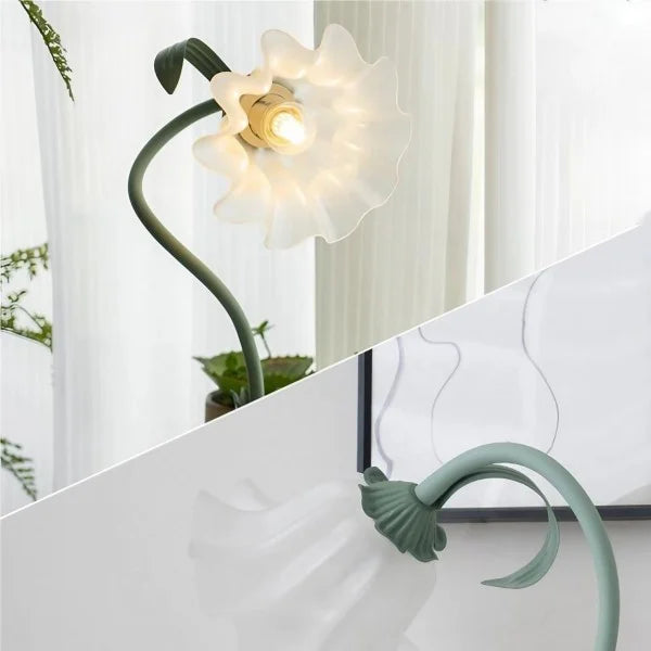 Iluminación ajustable: Lámpara de mesa floral verde vintage, para un ambiente acogedor.