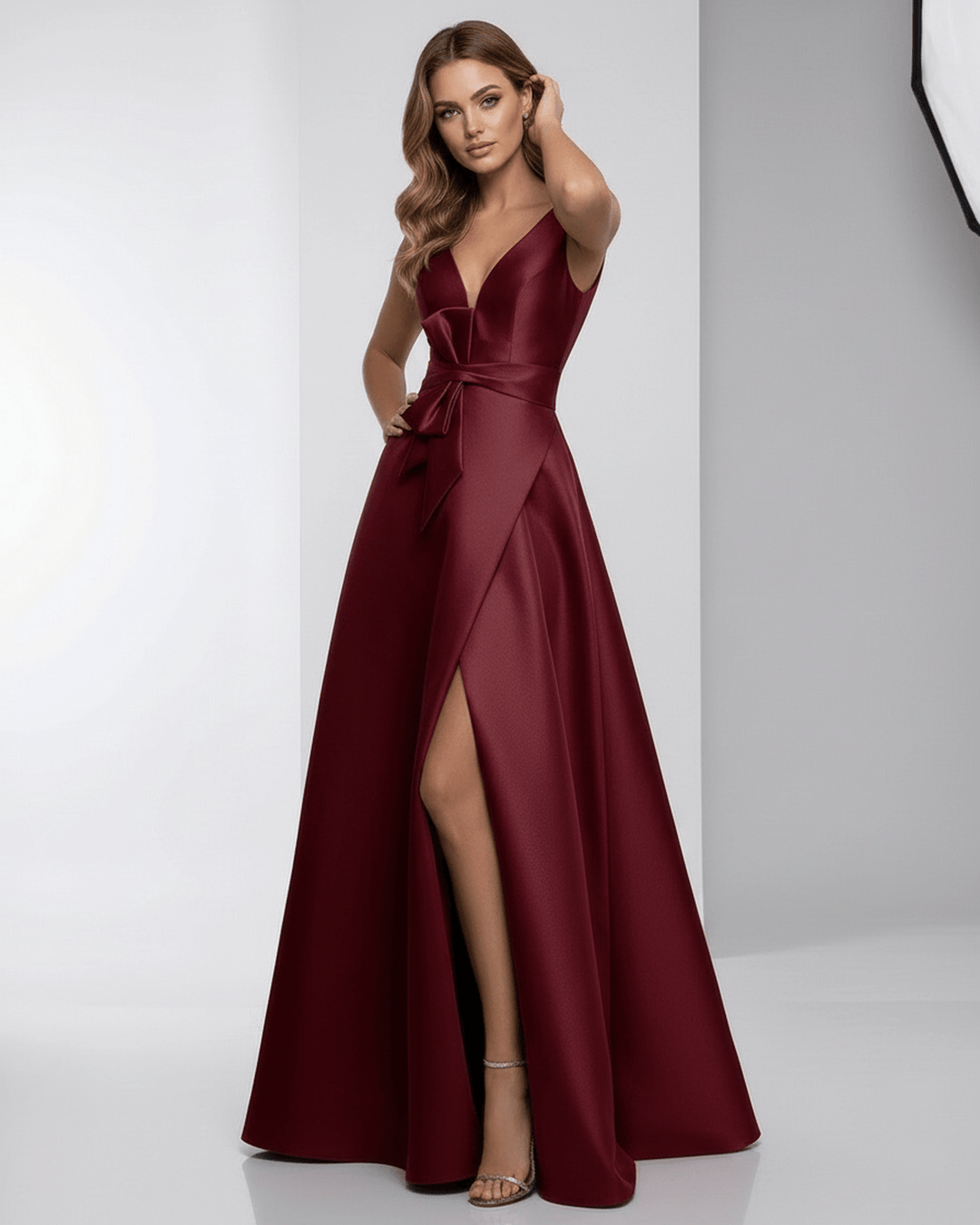 Vestido largo burdeos para noche, estilo A-line, sin mangas y escote V, máxima elegancia.