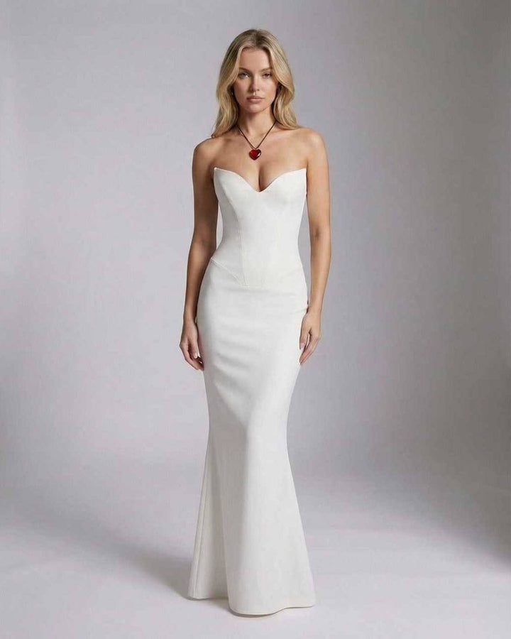 Vestido maxi sirena blanco, elegante y sin tirantes para eventos formales y fiestas.
