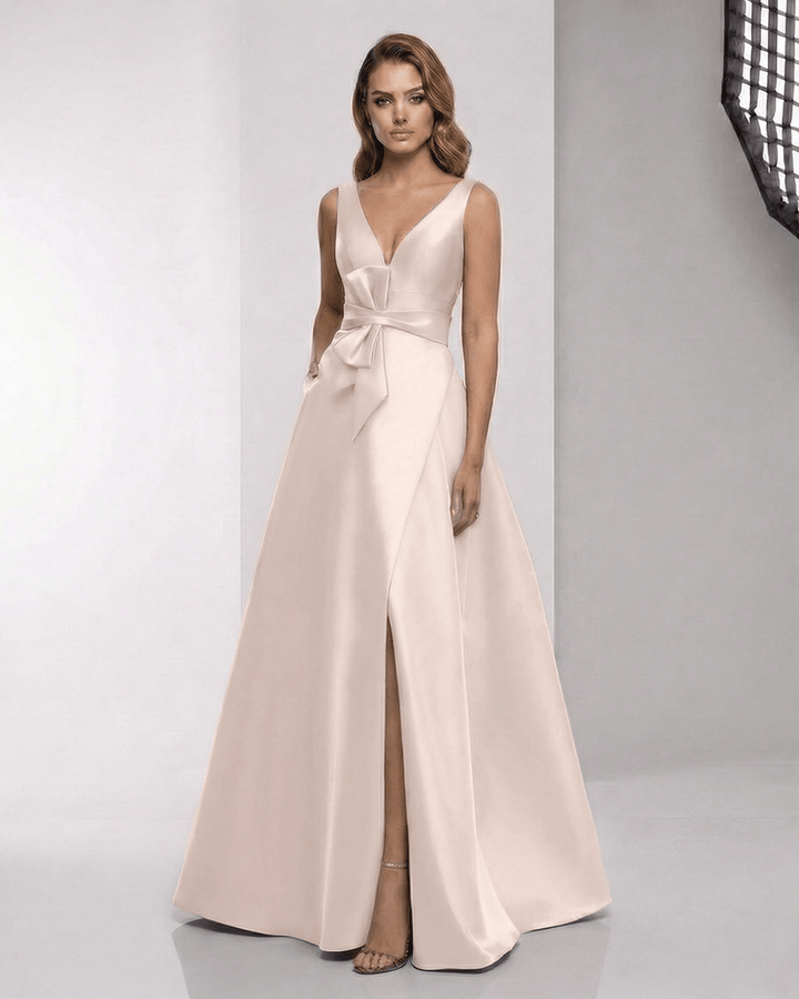 Vestido maxi blanco elegante para mujer, perfecto para bodas y eventos formales.