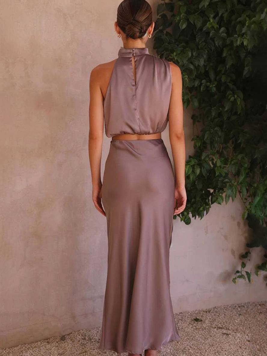 Conjunto de gala, mujer, dos piezas halter, elegante para eventos especiales.