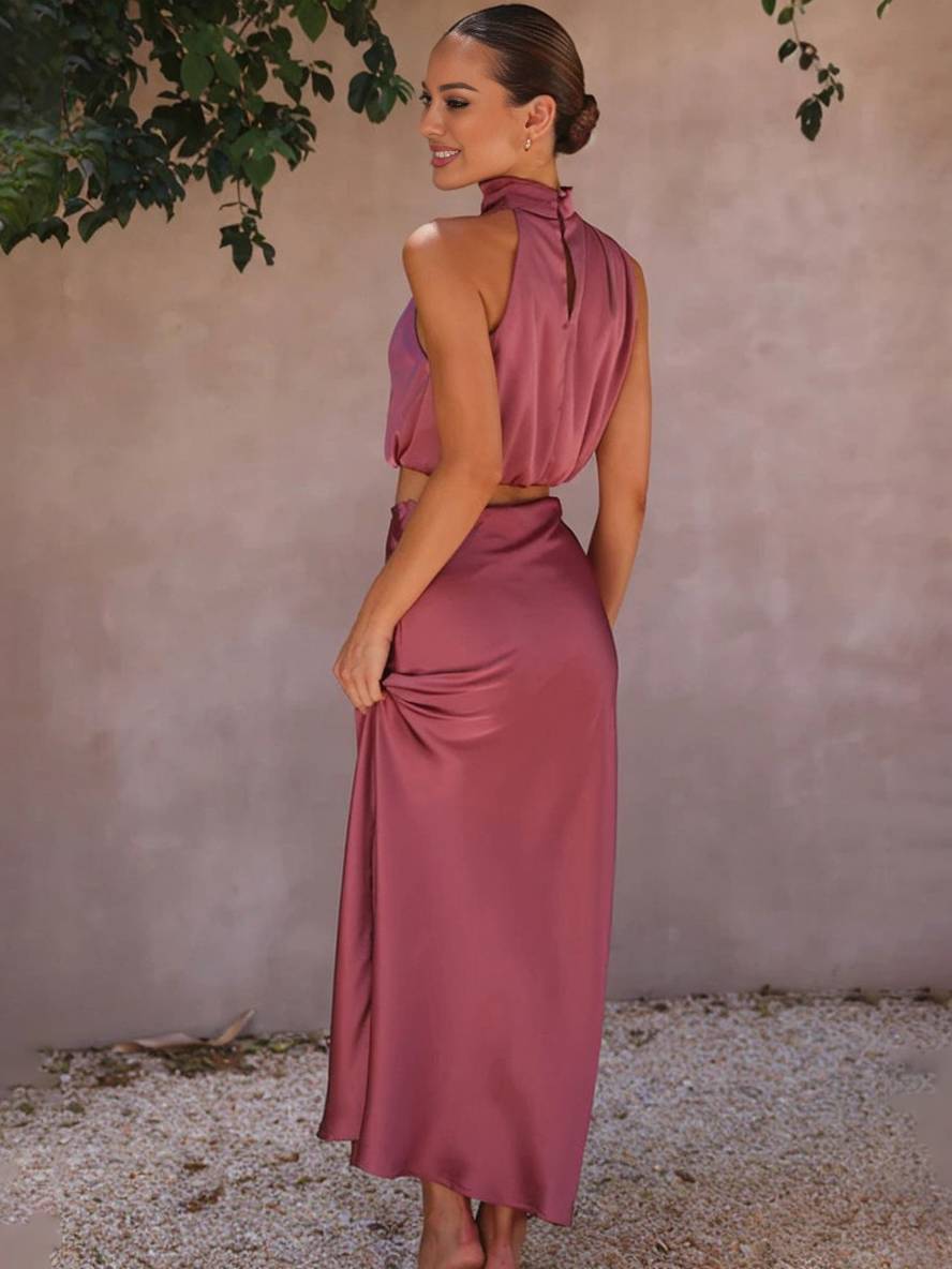 Conjunto sofisticado de mujer, dos piezas halter, para noche y eventos elegantes.