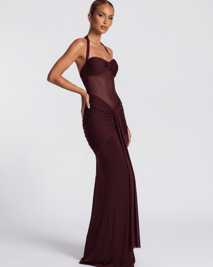 Vestido largo burdeos para fiesta, con cuello halter y forma de sirena. Muy femenino y chic.