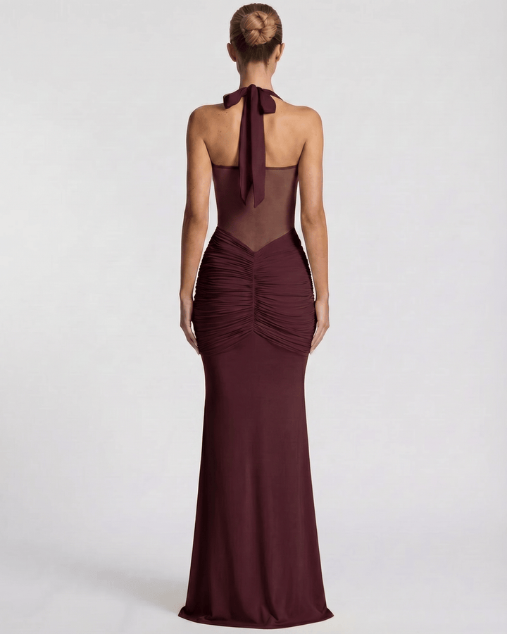 Vestido de noche burdeos estilo sirena, escote halter. Ropa de fiesta femenina y formal.