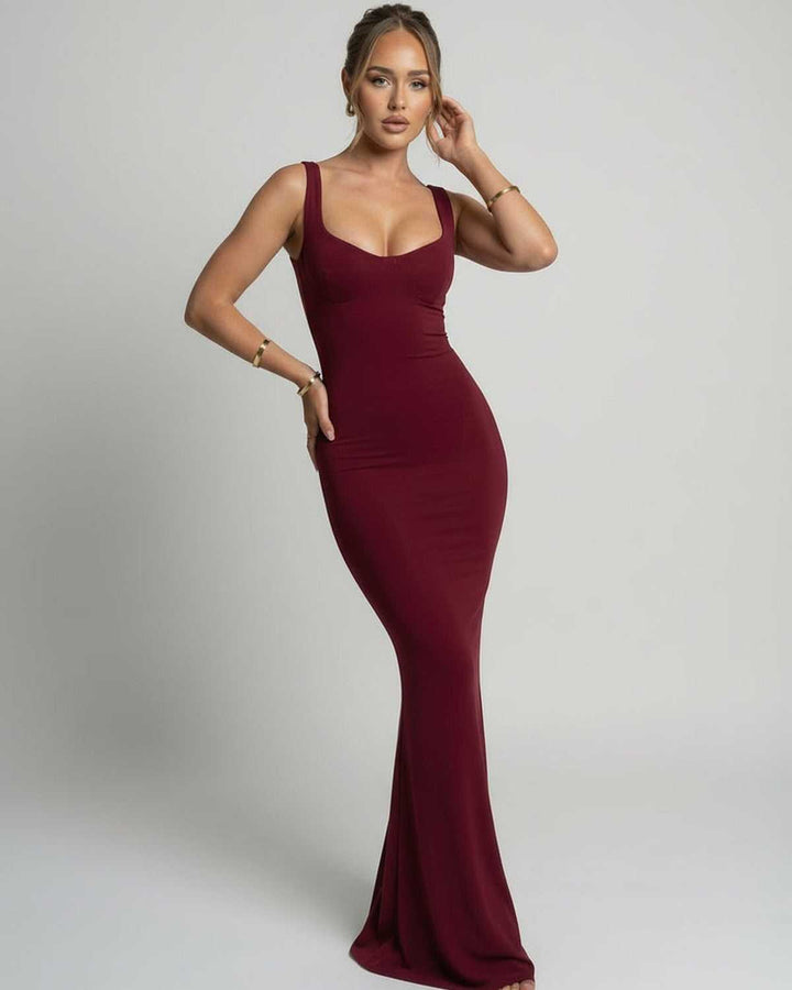 Vestido de noche formal Valora en burdeos, elegante para fiesta y ocasión especial. Moda femenina fluida.