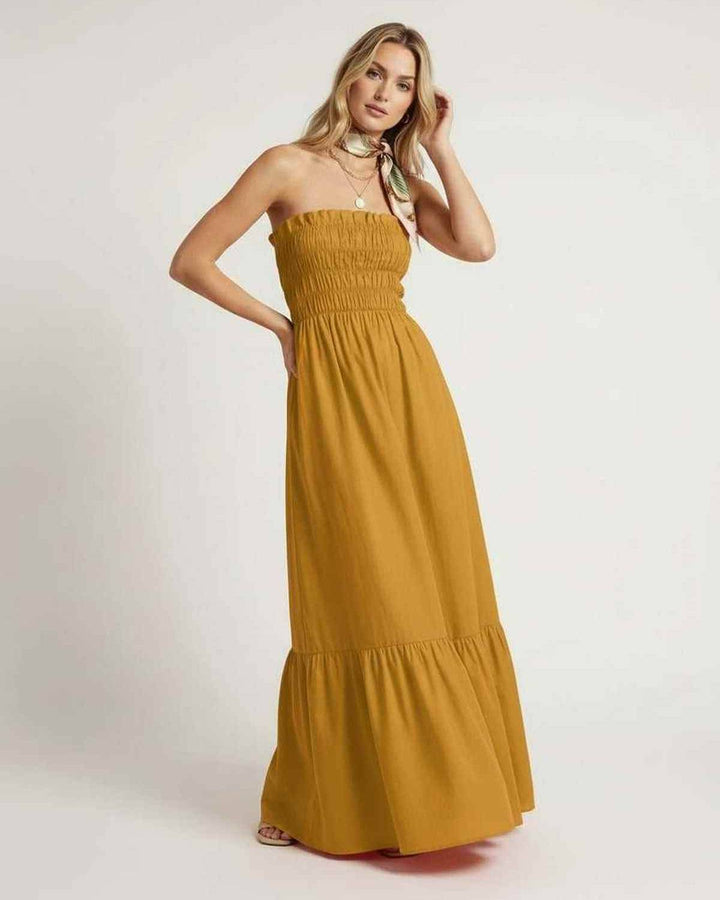 Vestido maxi fruncido sin mangas Valora en amarillo mostaza, ropa de mujer elegante y cómoda para el verano.