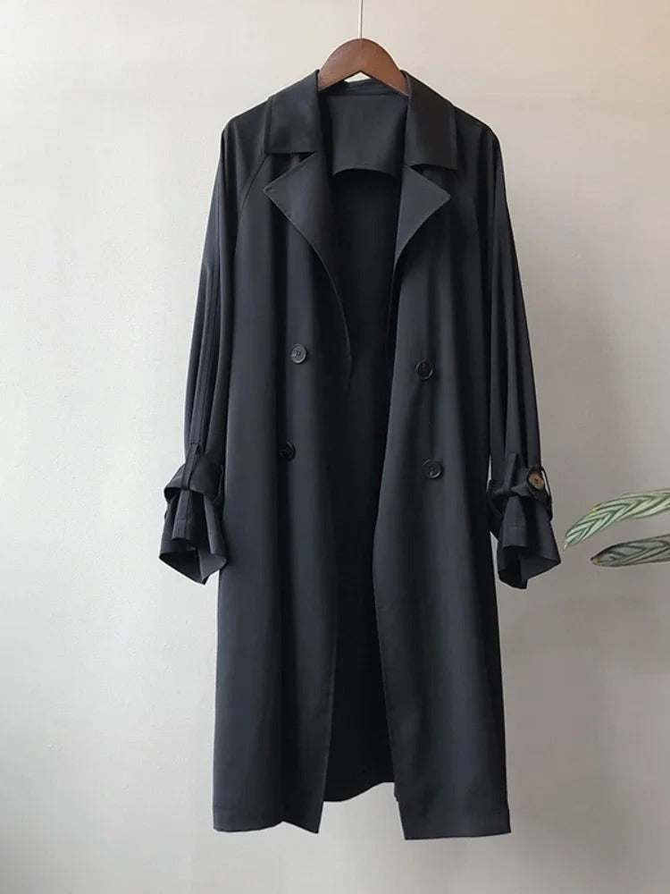 Abrigo elegante de mujer para invierno, estilo atemporal y sofisticado. Moda femenina casual o formal, confortable.