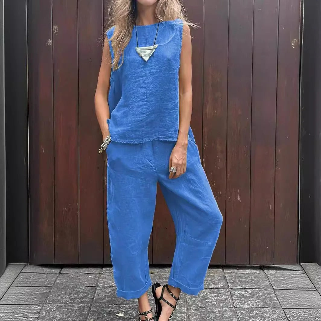 Atuendo femenino de dos piezas: blusa con mangas y pantalón recto. Estilo casual elegante para mujer moderna.