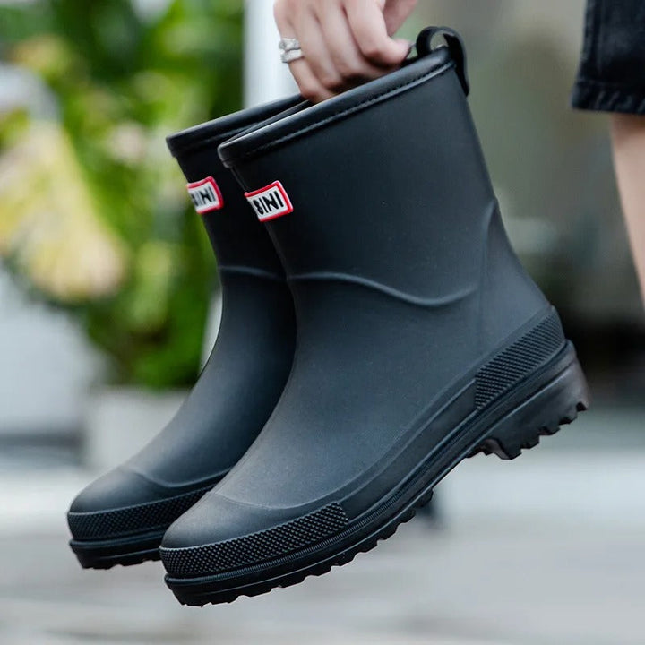 Protege tus pies: botas de media caña impermeables para mujer, perfectas para cualquier clima.