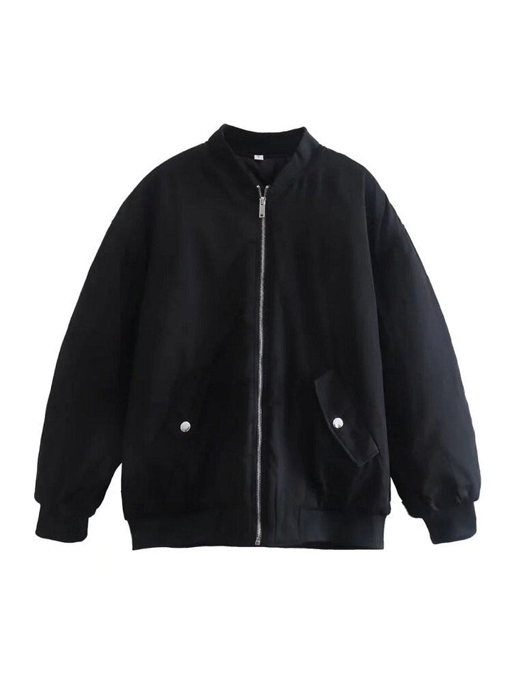 Chaqueta oversize cómoda para mujer, tendencia de moda urbana y ropa exterior casual.