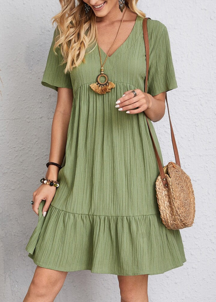 Vestido elegante para mujer, estilo superpuesto que favorece la figura. Ideal para eventos y fiestas.