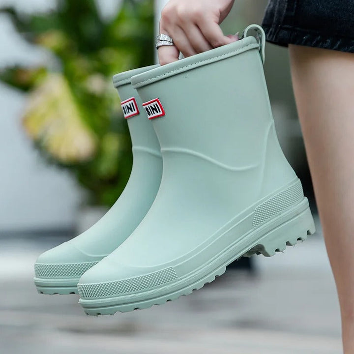 Botas de mujer de media caña, impermeables, un toque de moda para tu look de otoño-invierno.