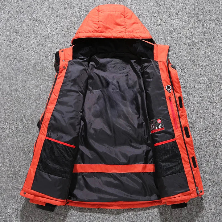 Chaqueta parka de invierno para mujer con plumón. Diseño urbano y versátil, perfecto para moda casual y exterior.