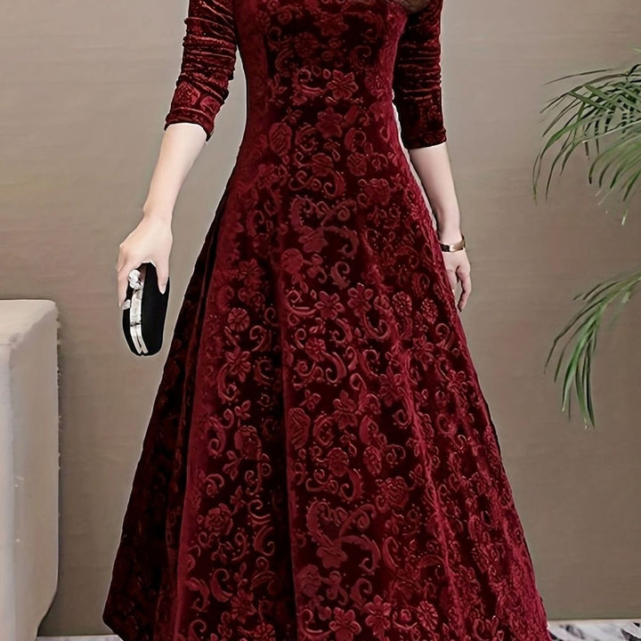Atuendo de fiesta: vestido midi de terciopelo floral para mujer, manga larga, cuello V. Celebración.