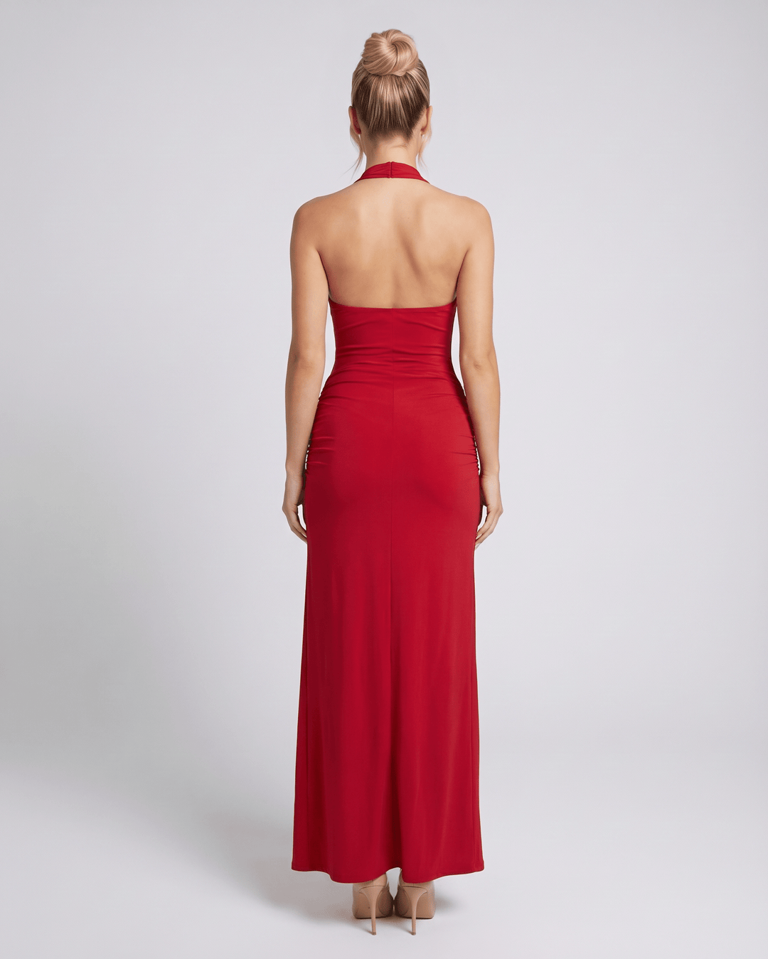 Vestido maxi rojo de fiesta para mujer, escote V profundo, abertura lateral y diseño sin mangas.