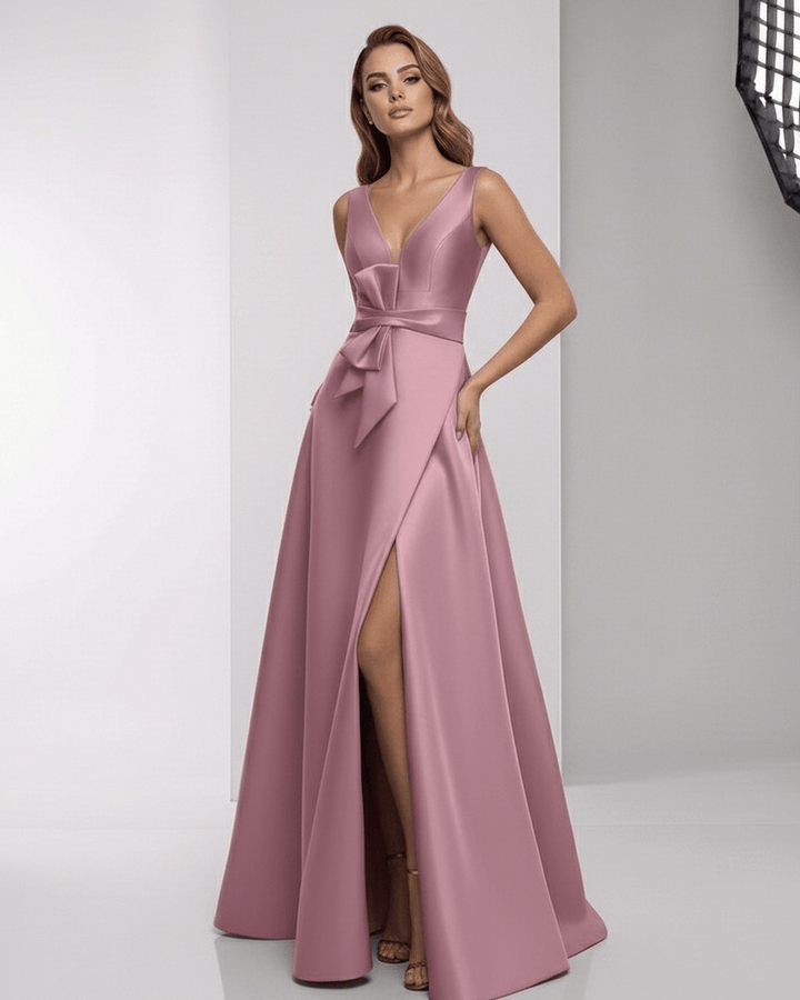 Elegante vestido maxi formal rosa polvoriento para mujer. Ideal invitada de boda u ocasión especial nocturna.