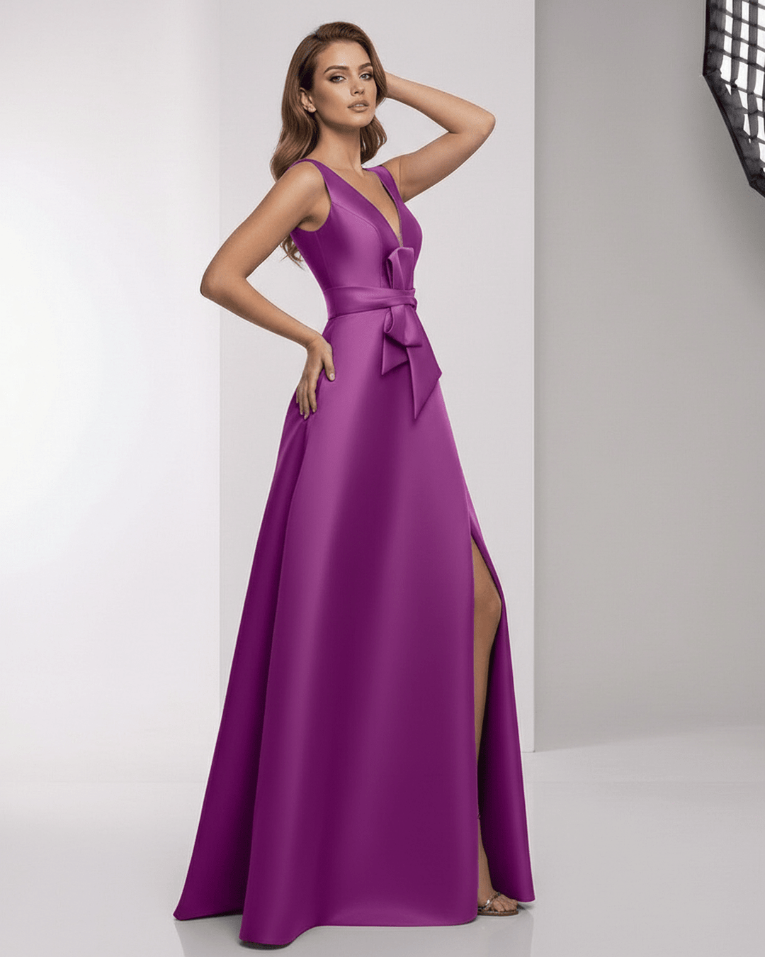 Vestido maxi formal blanco con cremallera, perfecto para invitada de boda o evento especial.