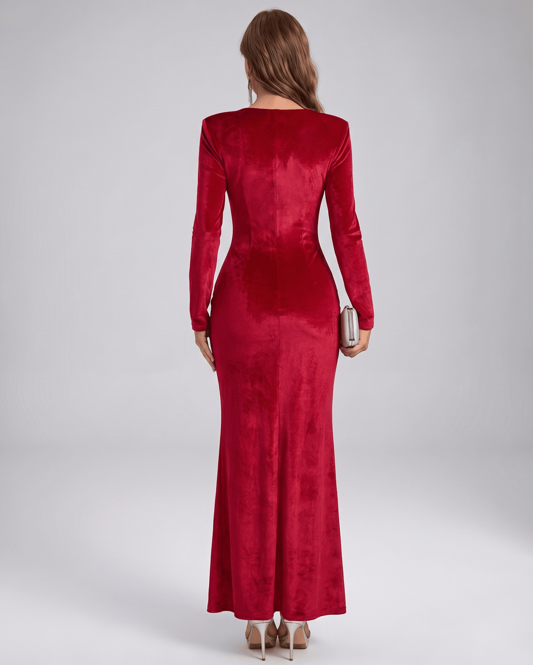 Vestido de noche formal rojo, estilo sofisticado con manga larga y cuello cuadrado. Perfecto para gala.