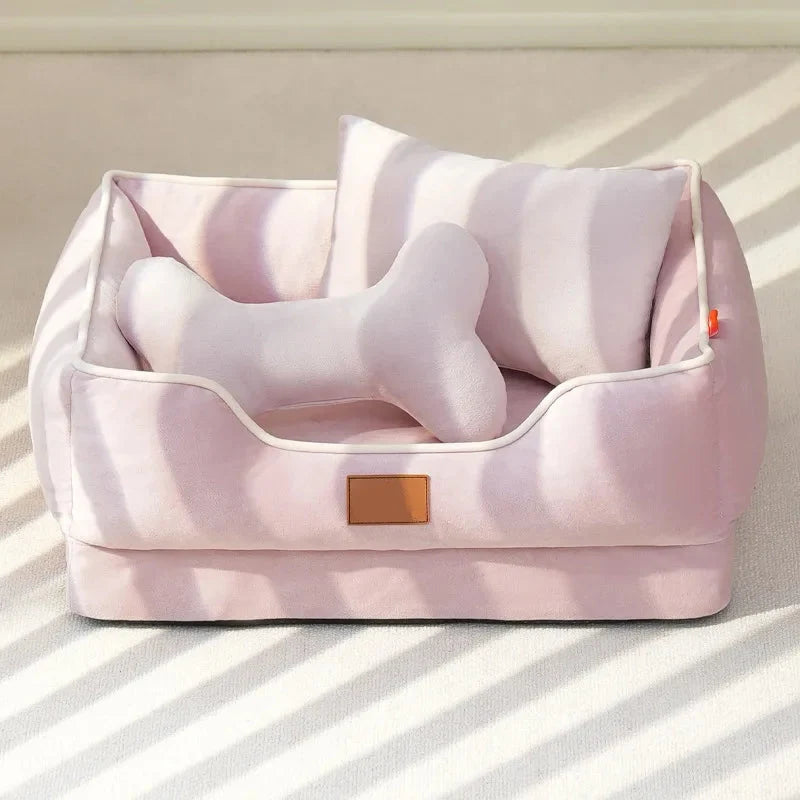Cama de terciopelo suave para perros y gatos con cojín mullido y respaldo, ideal para el descanso de mascotas.
