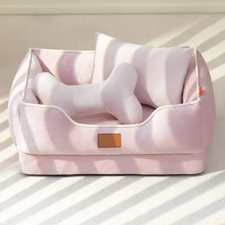 Cama de terciopelo suave para perros y gatos con cojín mullido y respaldo, ideal para el descanso de mascotas.
