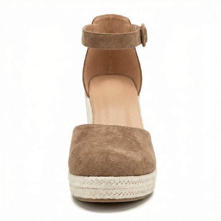 Sandalias de mujer: alpargatas de cuña cómodas y elegantes. Calzado imprescindible para la moda de verano.