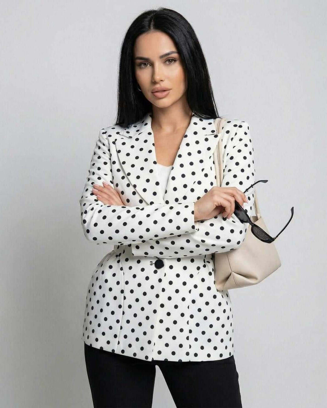 Chaqueta formal Verona para mujer con diseño elegante de puntos. Perfecta para oficina.