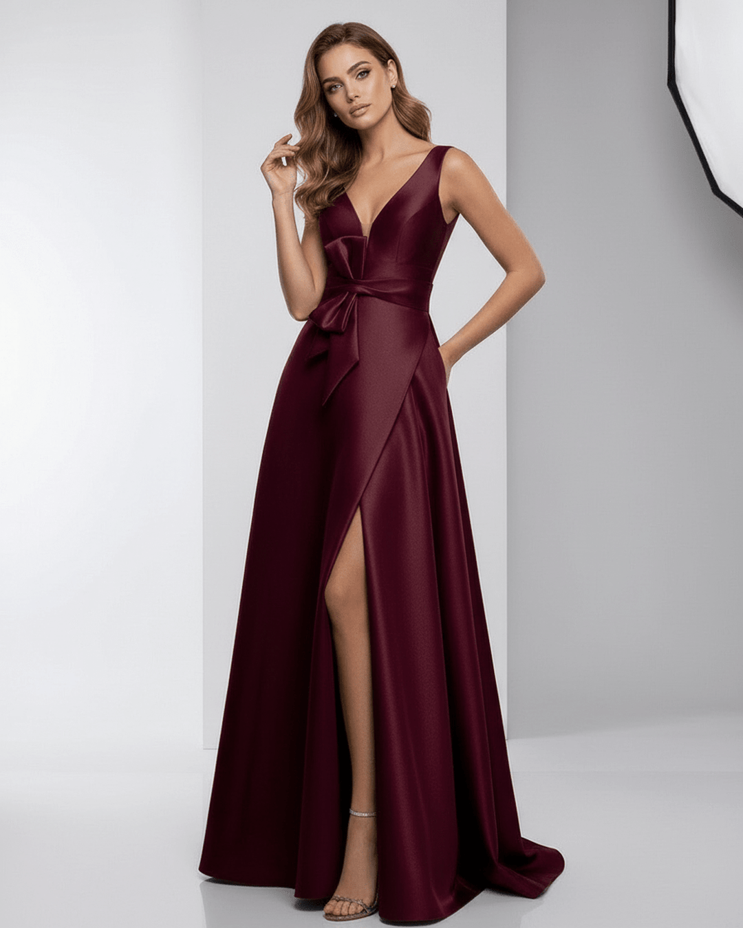 Vestido maxi de noche con escote en V que ofrece elegancia flotante. Vestido largo y formal para mujer.