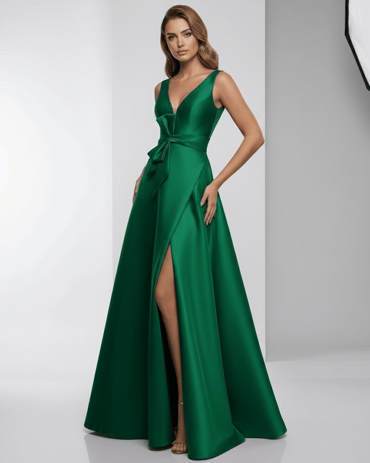 Moda mujer: Vestido blanco largo y elegante para noche, gala o invitada de boda. Estilo formal.