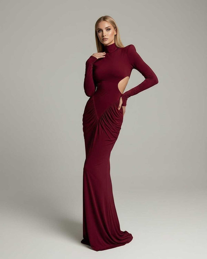 Elegante vestido maxi rojo dramático para mujer, con espalda abierta. Ideal para fiestas y noches formales. Silueta chic.