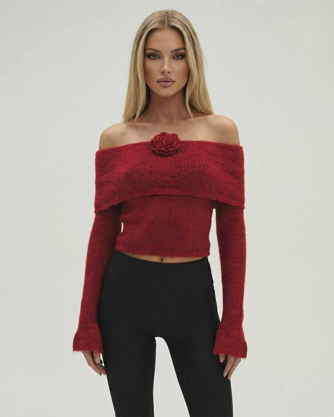 Suéter elegante mujer hombros descubiertos, manga acampanada con detalles florales 3D. Perfecto para otoño/invierno.