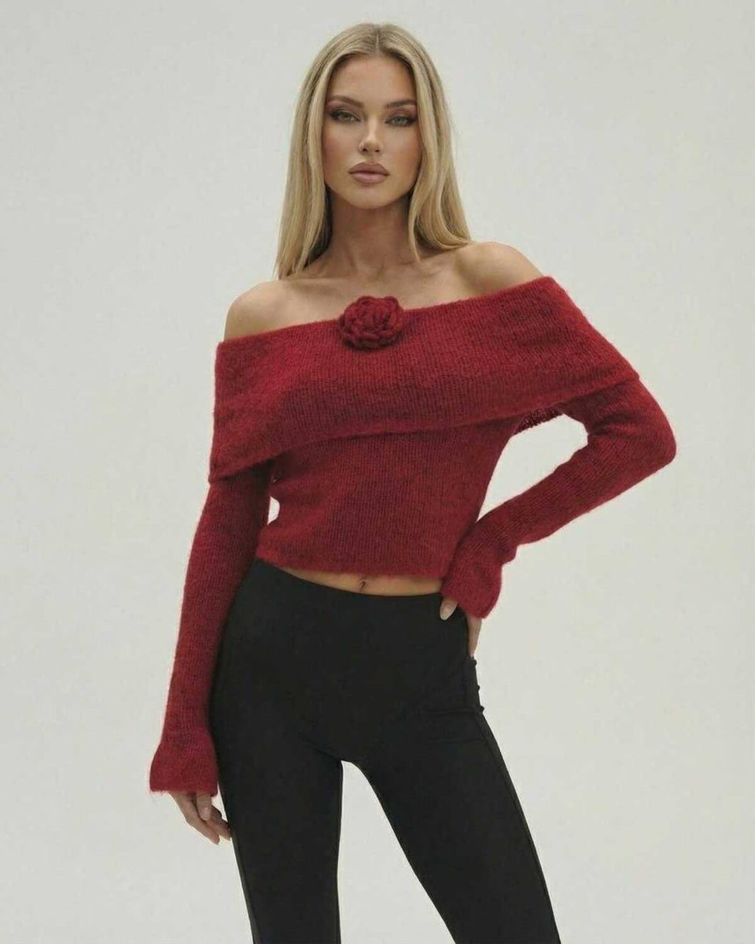 Suéter Verona mujer, hombros descubiertos, manga acampanada y floral 3D. Estilo elegante casual chic para otoño.