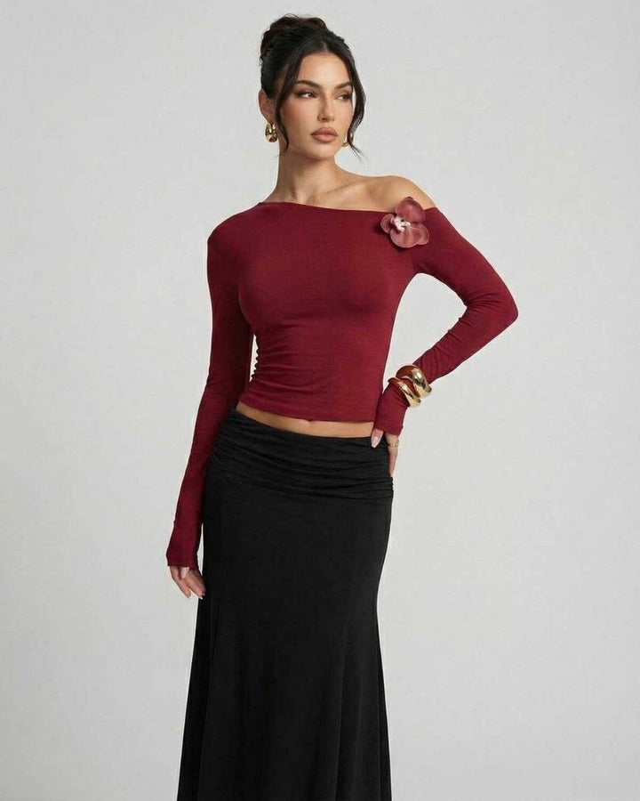 Suéter de mujer rojo intenso, diseño asimétrico. Ideal para otoño e invierno, muy elegante y moderno.