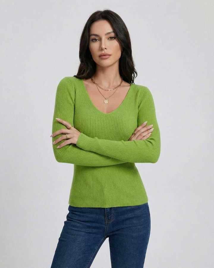 Suéter V-neck para mujer, manga larga. Silueta elegante y ajustada, ideal para looks de otoño-invierno.