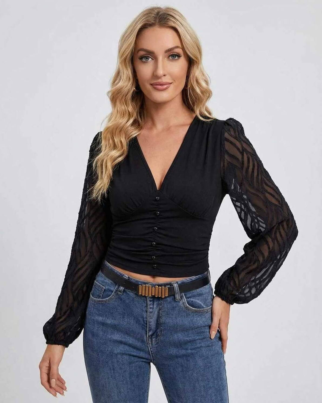 Suéter negro de mujer elegante con escote en V y mangas farol, ideal para moda otoño/invierno.