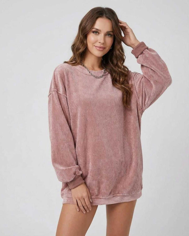 Suéter oversized blanco de manga larga para mujer, estilo casual y cómodo para invierno.