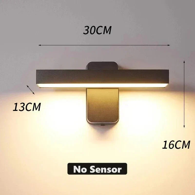 Foco LED exterior de pared instalado, diseño moderno y discreto, resistente al agua IP65 para el jardín.