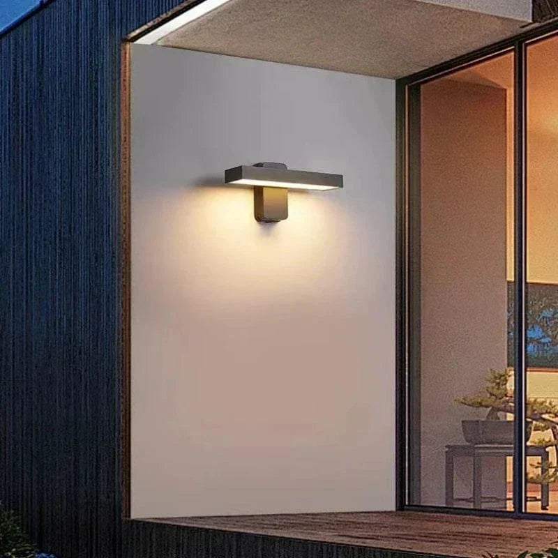 Luz LED moderna para jardín con sensor PIR y diseño rotatorio, ilumina tus espacios exteriores.