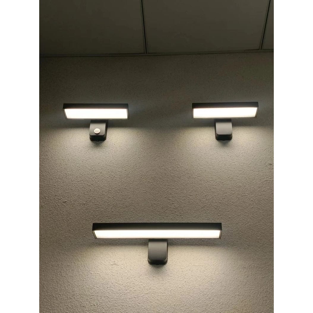 Lámpara de seguridad exterior LED con sensor de movimiento PIR y protección IP65 para su hogar.