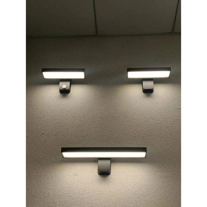 Lámpara de seguridad exterior LED con sensor de movimiento PIR y protección IP65 para su hogar.