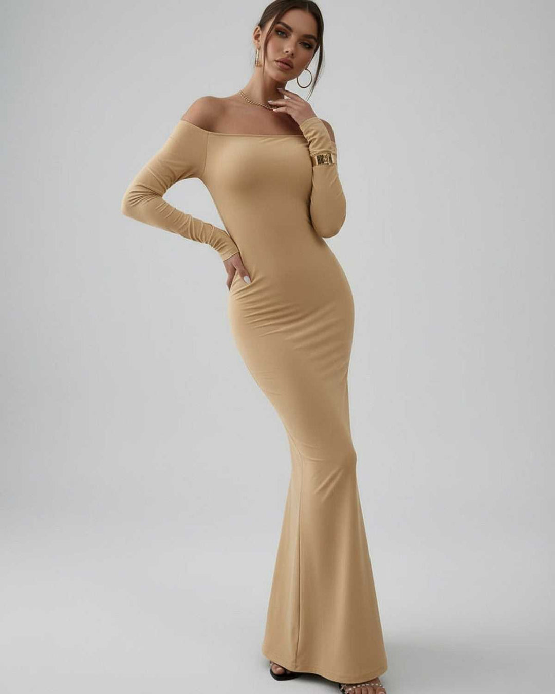 Vestido de fiesta blanco off-shoulder para mujer, manga larga y silueta ajustada. Elegante vestido maxi.