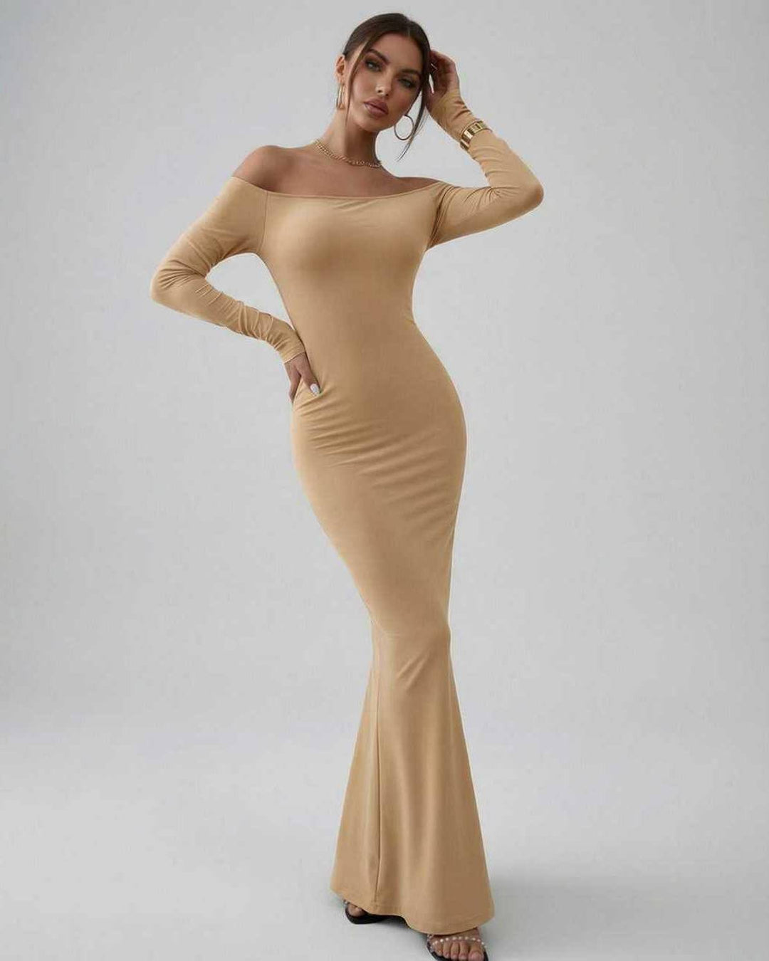 Vestido maxi blanco elegante off-shoulder para mujer, silueta ajustada, ideal para fiesta o noche.
