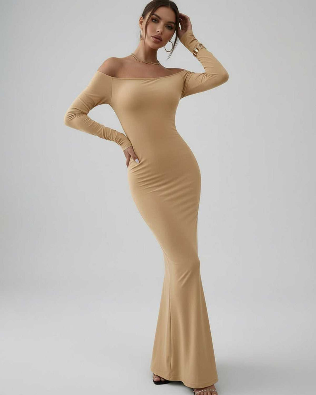 Elegante vestido maxi off-shoulder blanco para mujer, diseño formal con manga larga, ideal para noche.